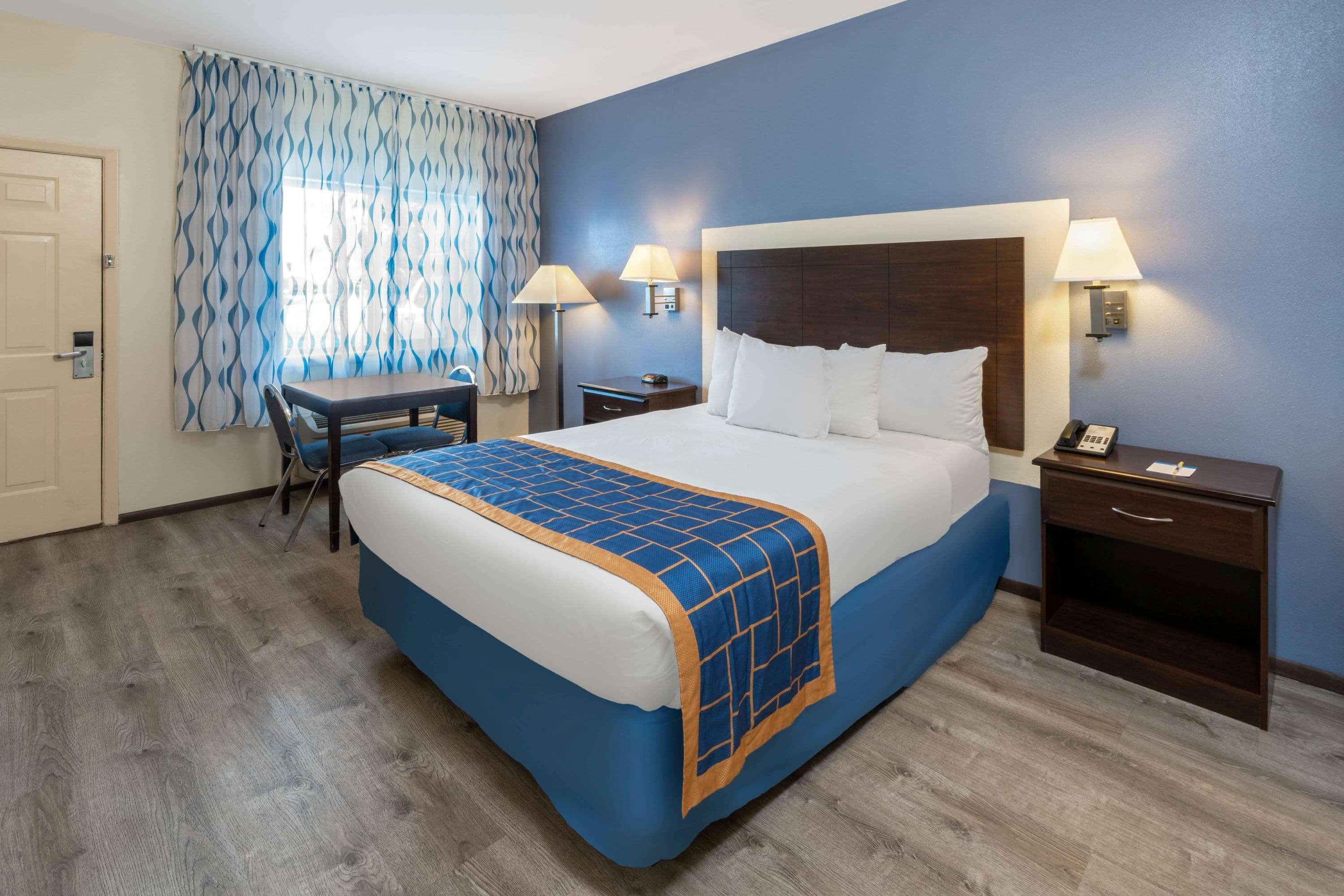 Days Inn By Wyndham Grants Exterior photo