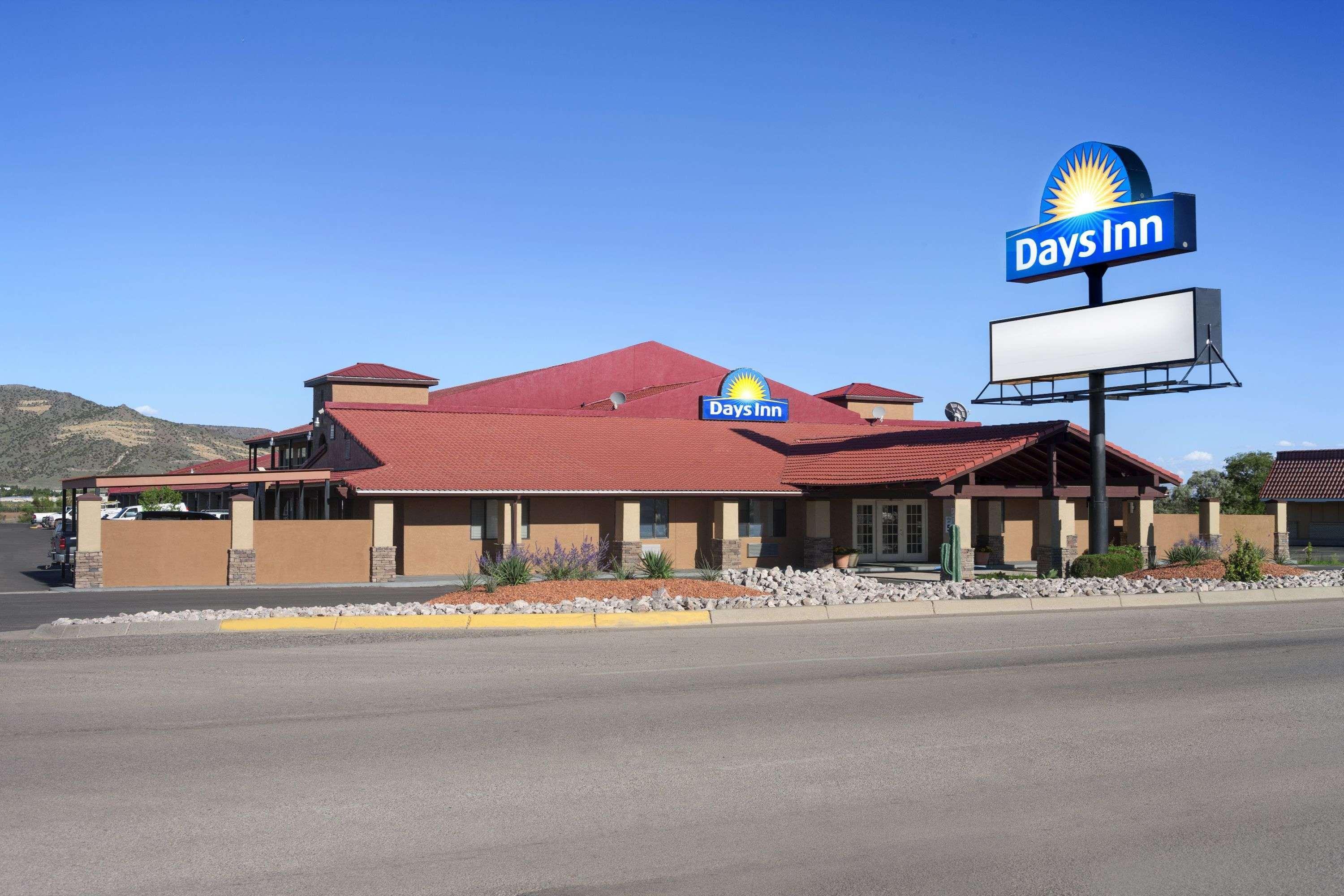 Days Inn By Wyndham Grants Exterior photo