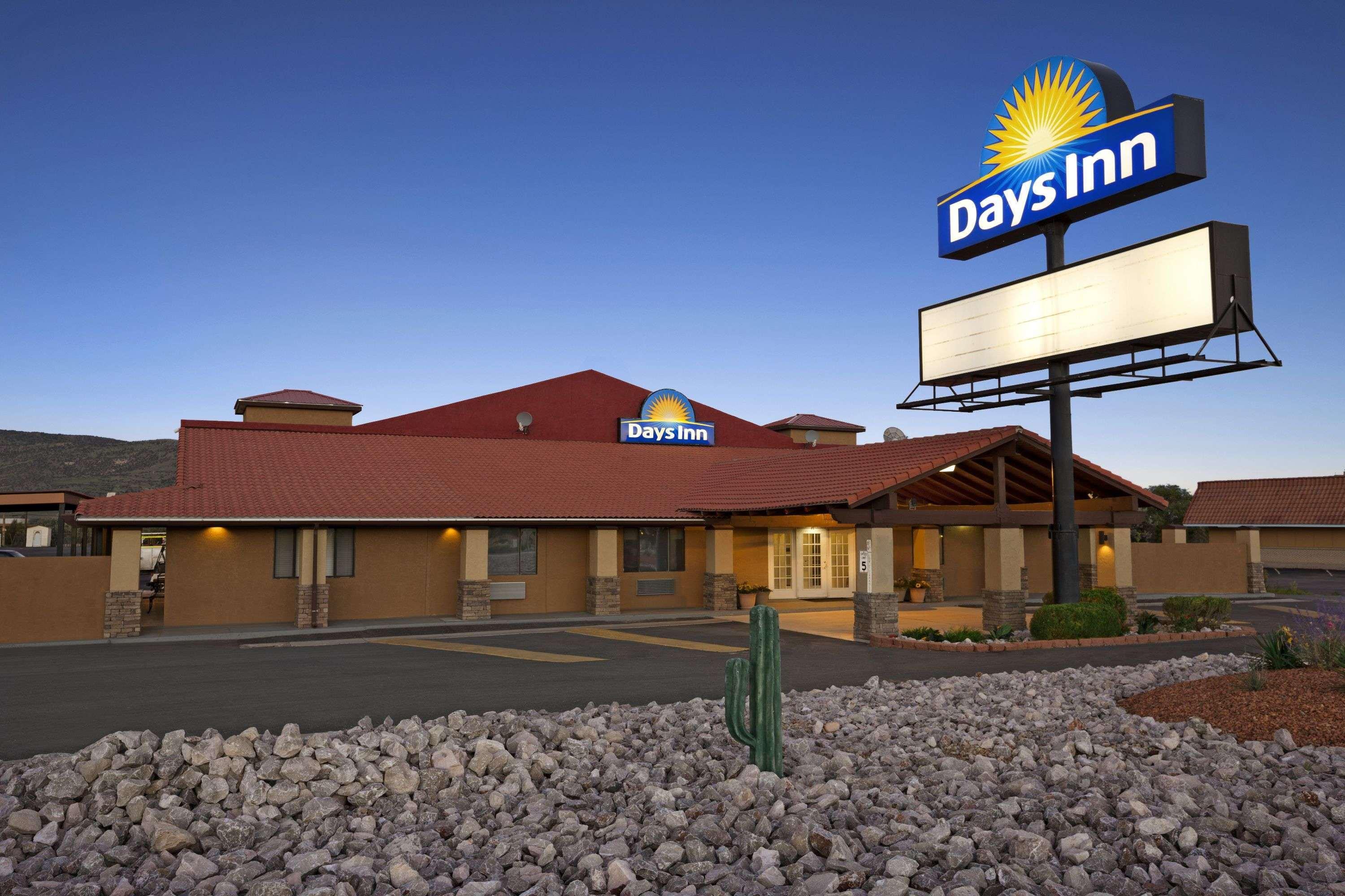 Days Inn By Wyndham Grants Exterior photo
