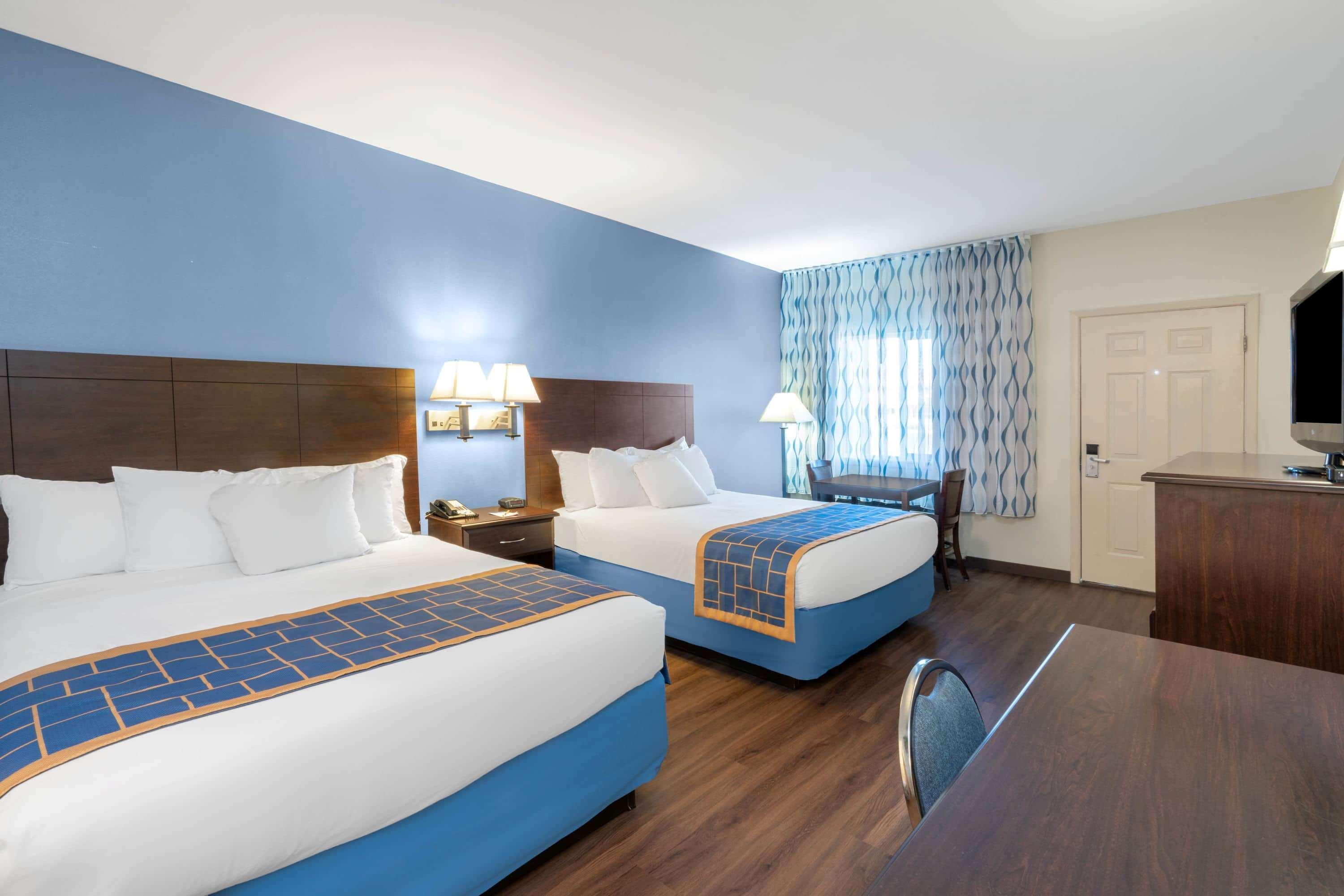 Days Inn By Wyndham Grants Exterior photo
