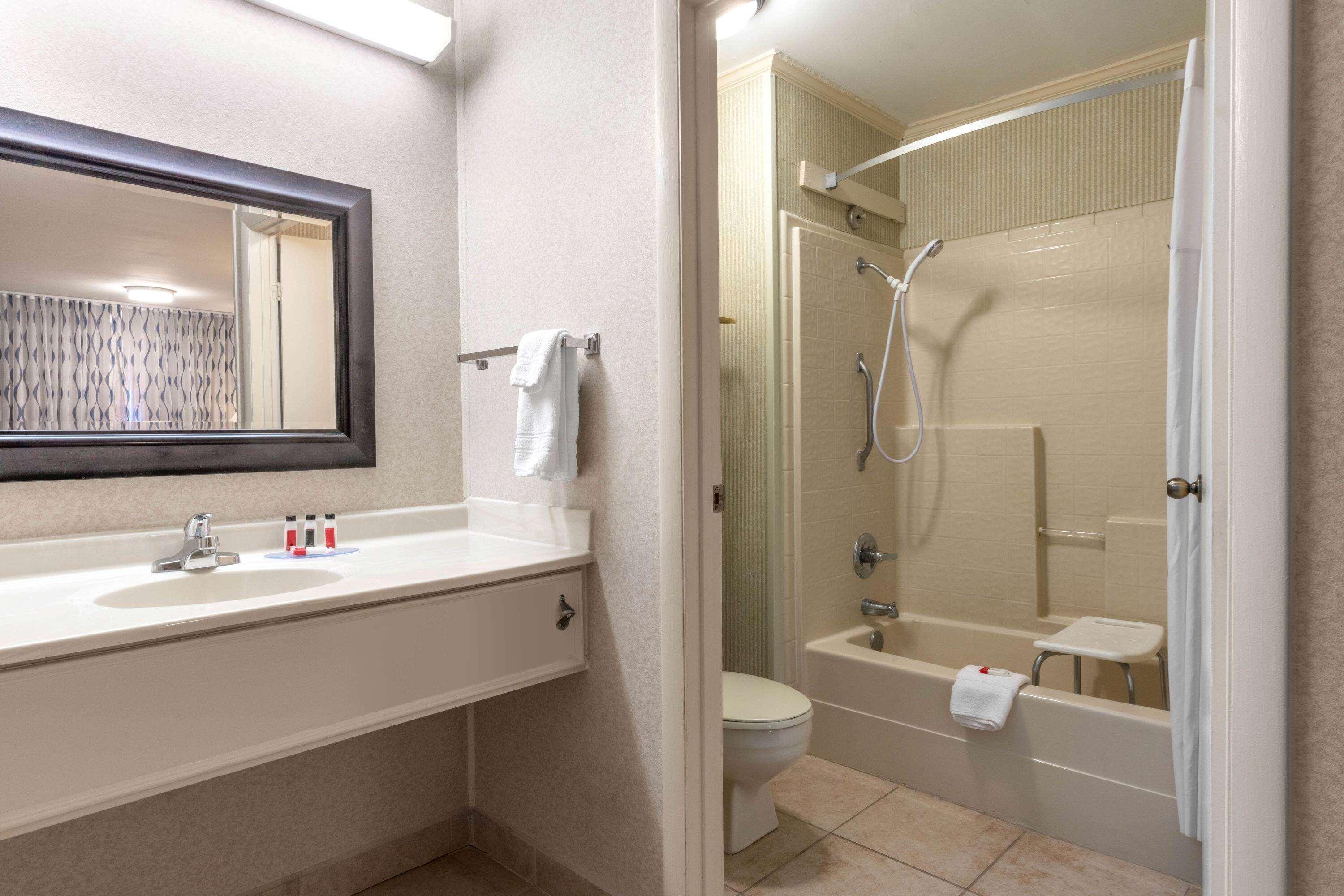 Days Inn By Wyndham Grants Exterior photo